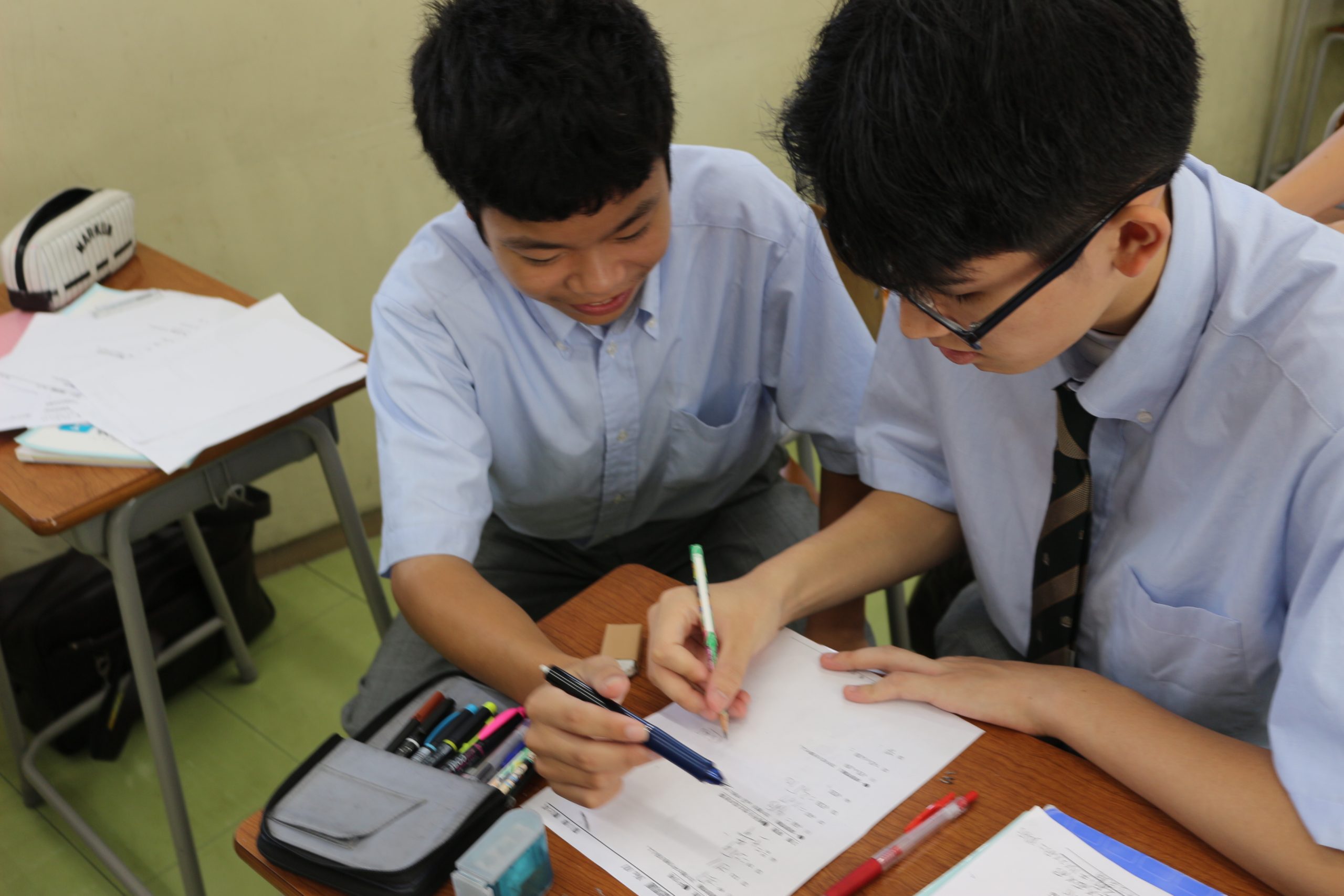【授業】１年生の「数学Ⅰ」では、中学校の学び直しをしながら学習を深めています。