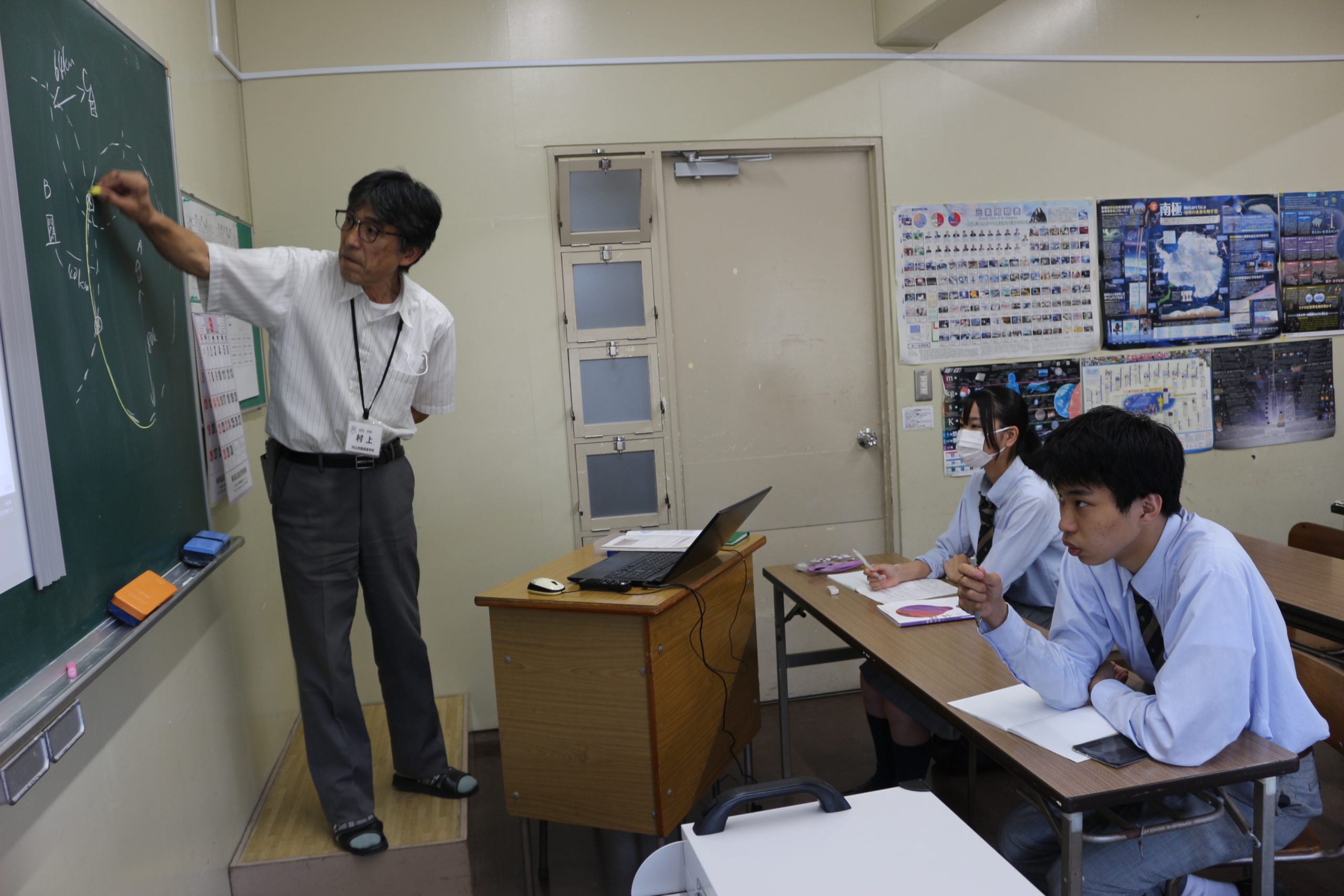 【授業】２年生の普通教科選択科目である「地学基礎」では、地震についての学習をしました。