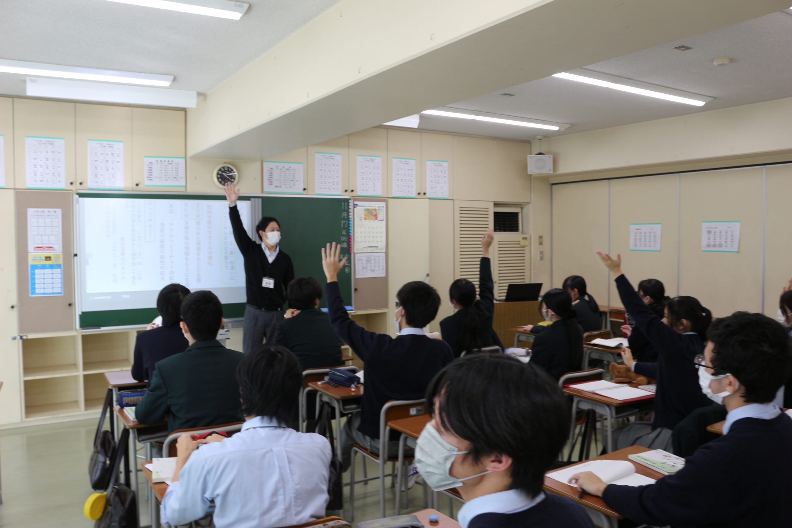 【授業】３年生の「論理国語」では、本文を通して理解を深めていました。